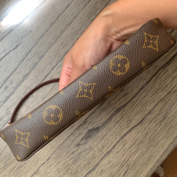 Louis Vuitton Pochette Accessoires - Picture 9 of 11